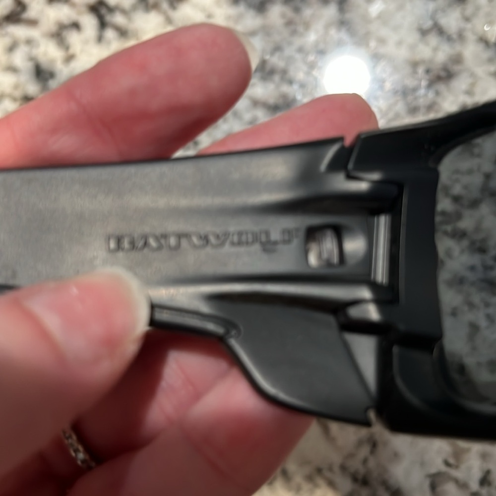 Men’s Oakley sunglasses - Picture 7 of 10
